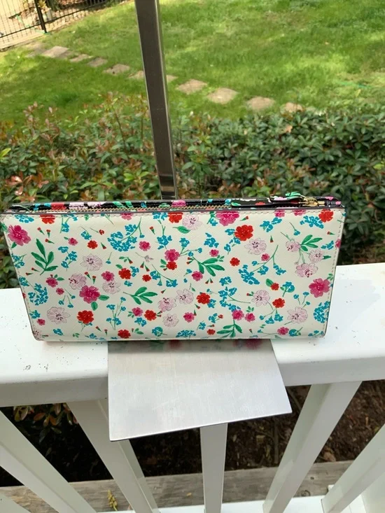 kate spade White Floral Zip Wallet with Multicolor Blooms GUC - Picture 7 of 15